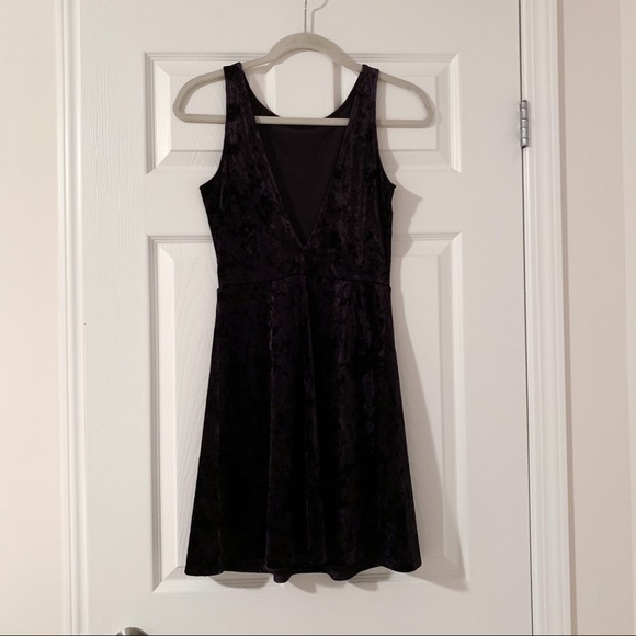 3 for $20 ⭐️ Velour Dress - Picture 3 of 7